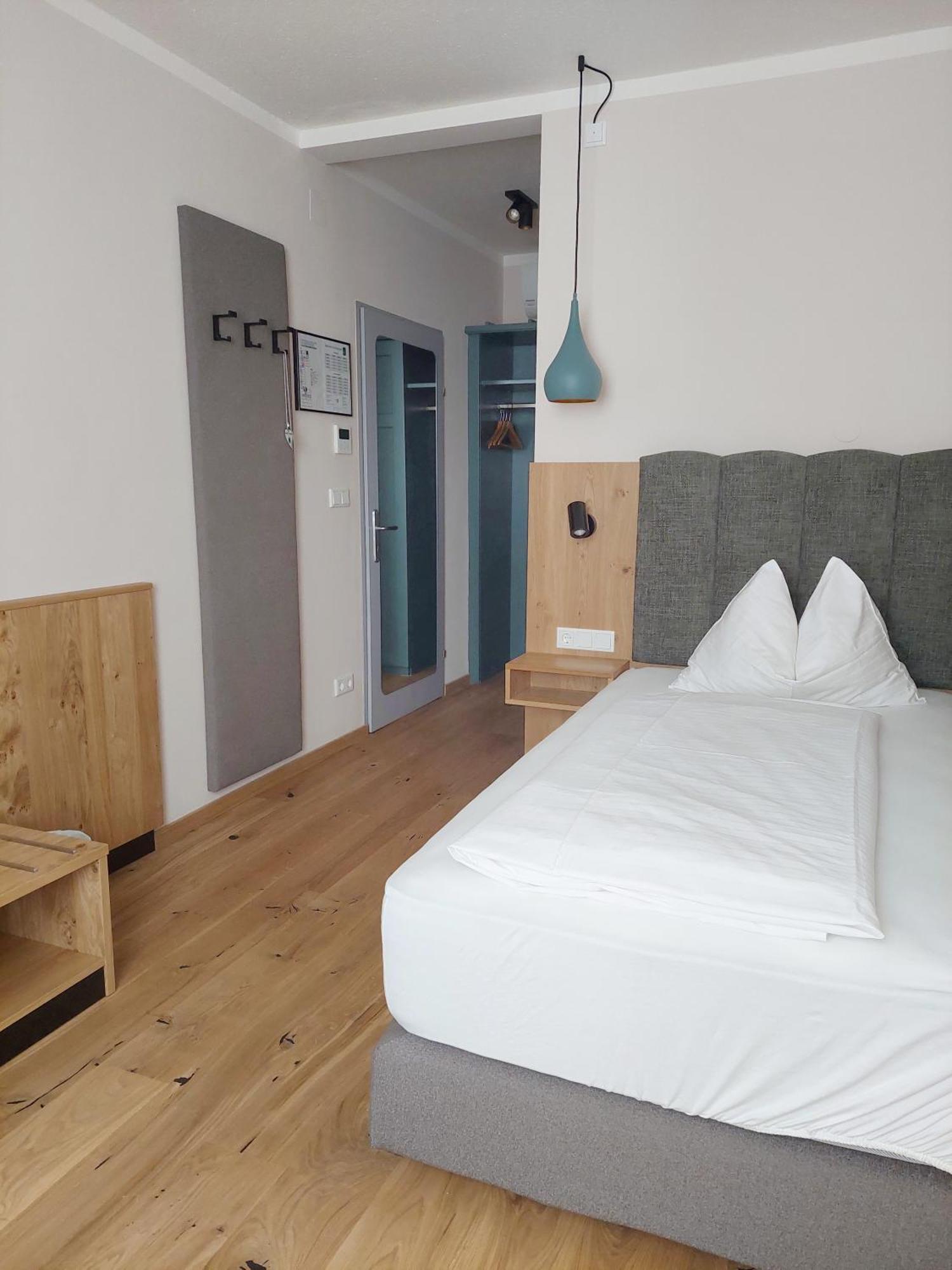 Hotel Restaurant Zur Post Melk Eksteriør billede