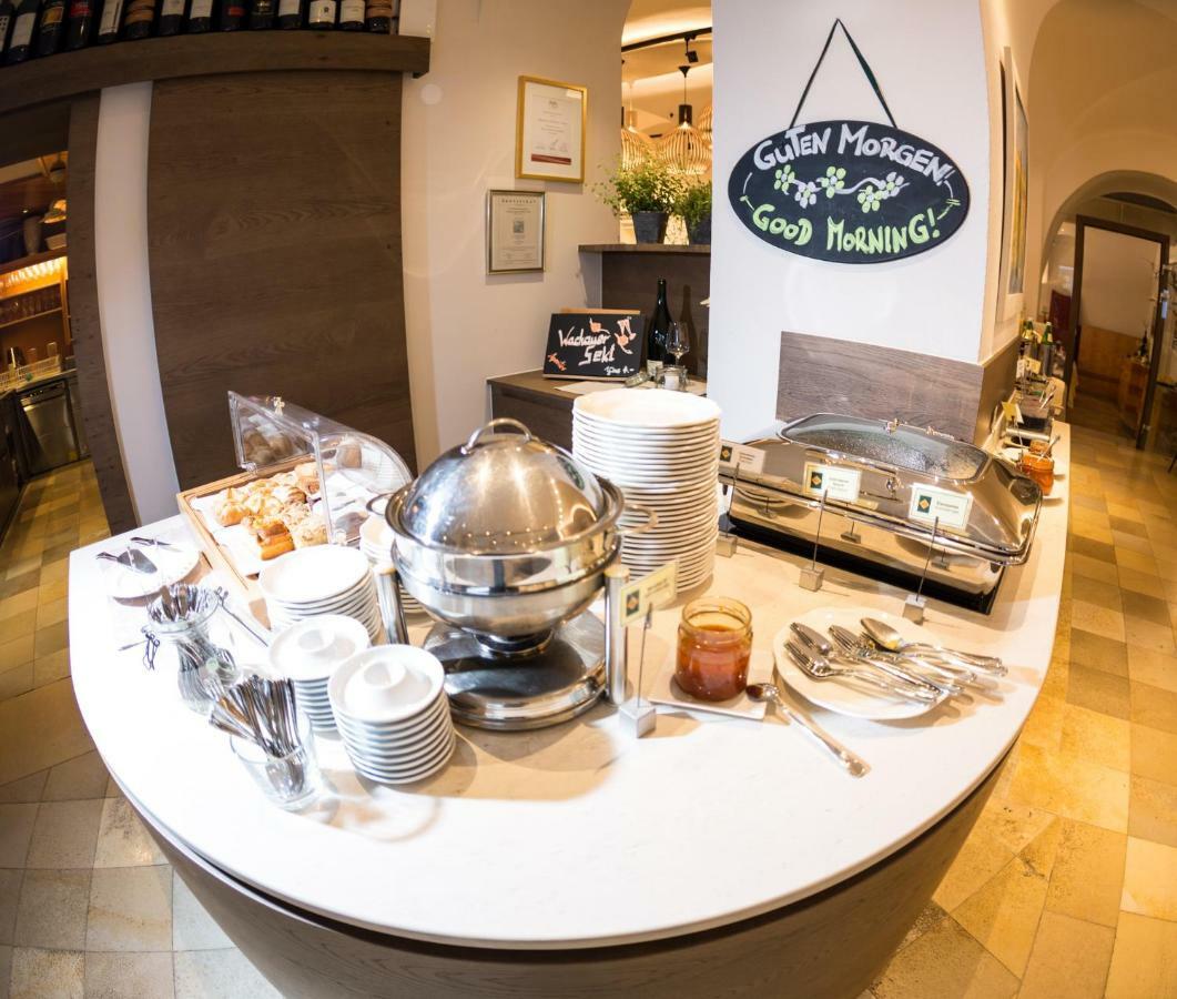 Hotel Restaurant Zur Post Melk Eksteriør billede